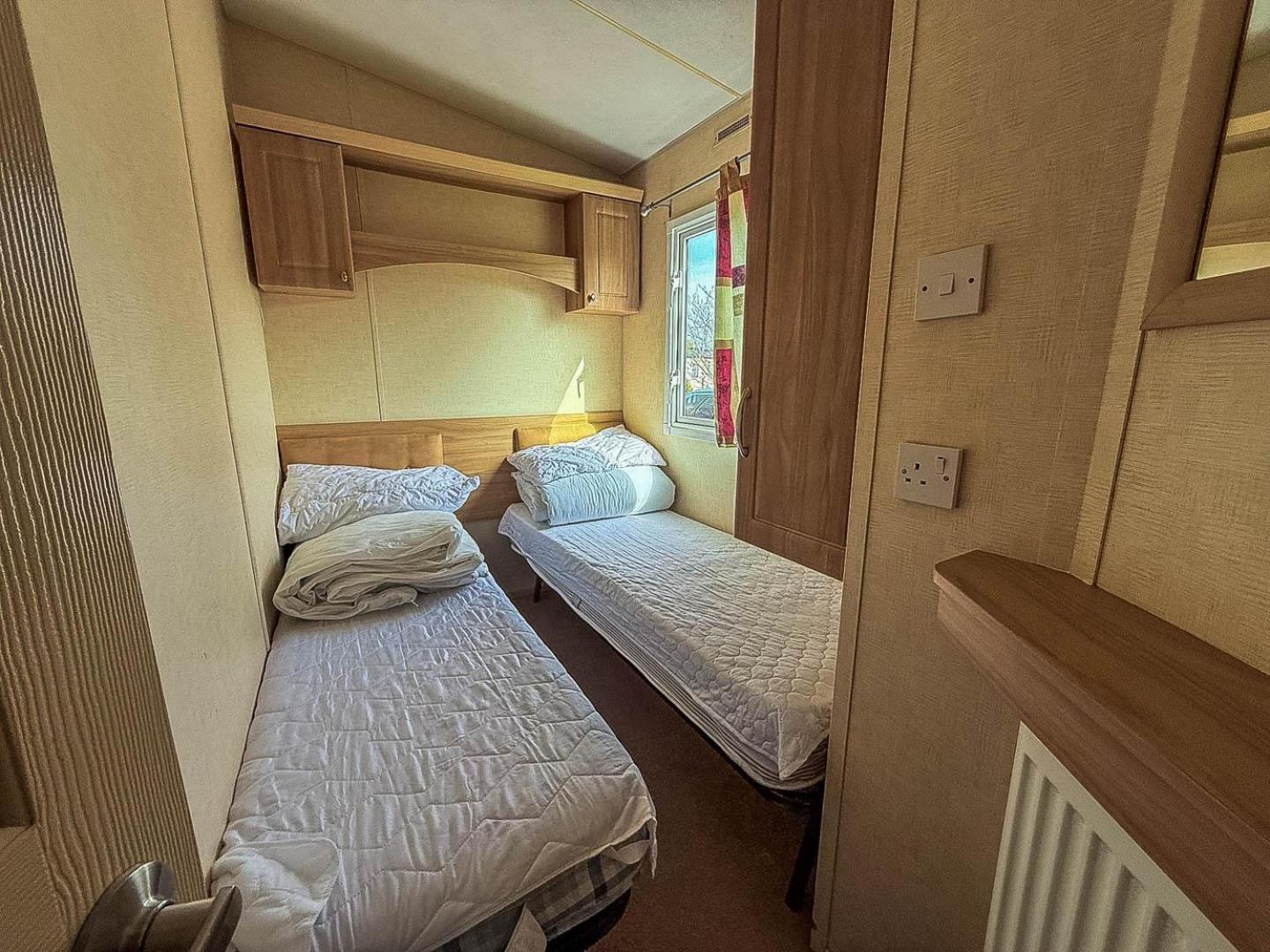 Spacious 8 Berth Caravan At Southview Holiday Park Near Skegness Ref 33018Ml Exterior foto