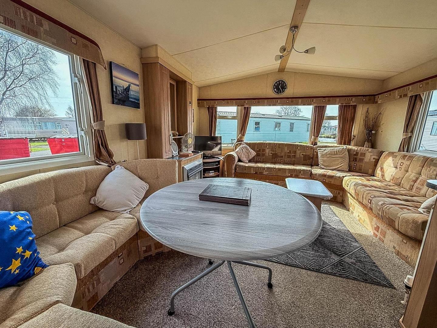 Spacious 8 Berth Caravan At Southview Holiday Park Near Skegness Ref 33018Ml Exterior foto